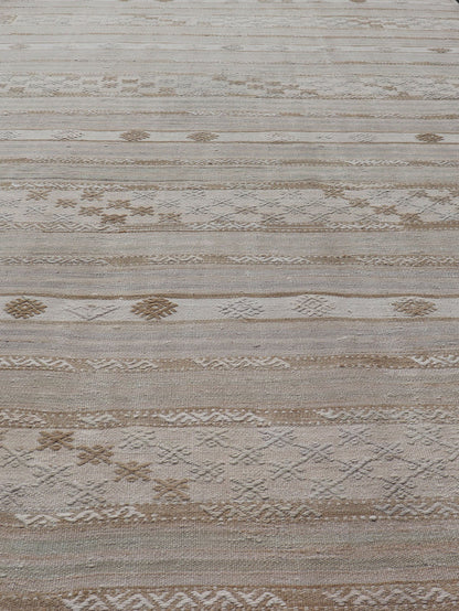 Turkish Flat - Weave Kilim in Muted Colors and Tribal Motifs. Turkish Kilim vintage carpet in light taupe, pale lavender, light brown, light gray and Cream, rug EN - 179780, country of origin / type: Turkey / Kilim , circa 1950 This Kilim rug... - Keivan Woven ArtsEN - 179780 - 14496Rug
