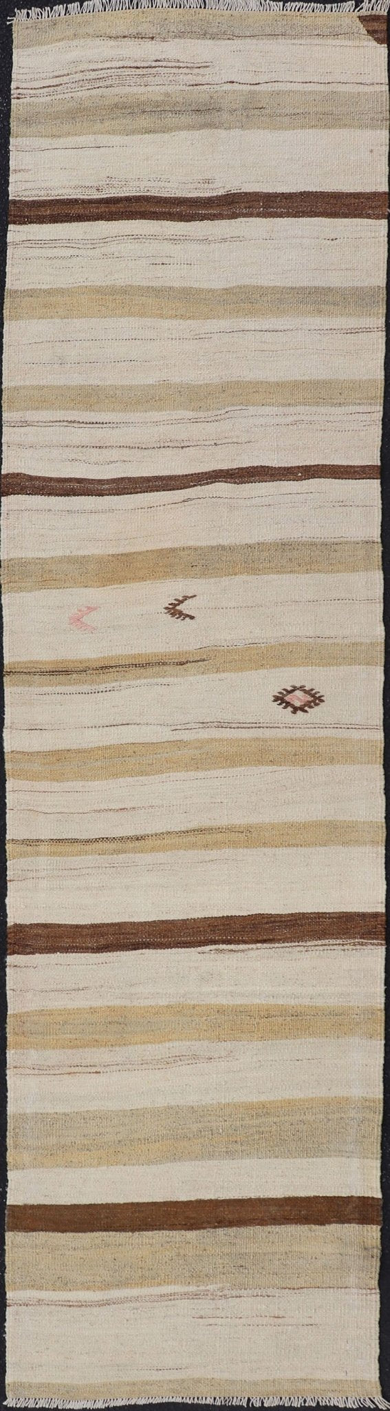 Minimalist design with traces of stripes Kilim runner in cream, light brown and taupe, Keivan Woven Arts / rug EN - 179919, country of origin / type: Turkey / Kilim, circa 1950 This flat - woven Kilim runner from Turkey features an understated compo... - Keivan Woven ArtsEN - 179919 - 17796Rug