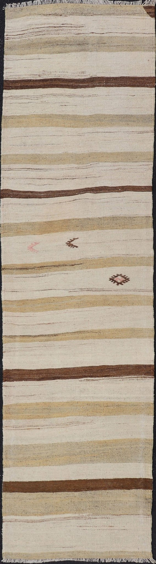 Minimalist design with traces of stripes Kilim runner in cream, light brown and taupe, Keivan Woven Arts / rug EN - 179919, country of origin / type: Turkey / Kilim, circa 1950 This flat - woven Kilim runner from Turkey features an understated compo... - Keivan Woven ArtsEN - 179919 - 17796
