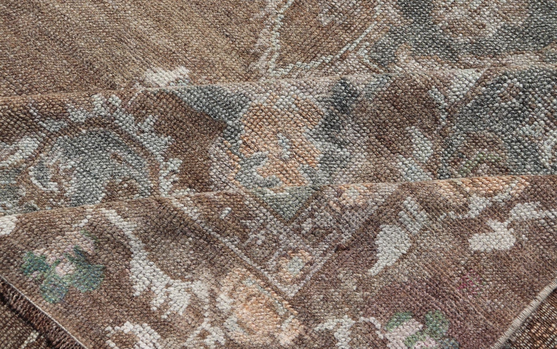 Vintage Turkish Kars Rug with Floral Medallion in Camel, Tan, Taupe and Gray Vintage Turkish Kars rug with floral medallion in camel, tan, taupe, gray, cream. Keivan Woven Arts / rug EN - 179950, country of origin / type: Turkey / Oushak/Kars, cir... - Keivan Woven ArtsEN - 179950 - 18920Rug
