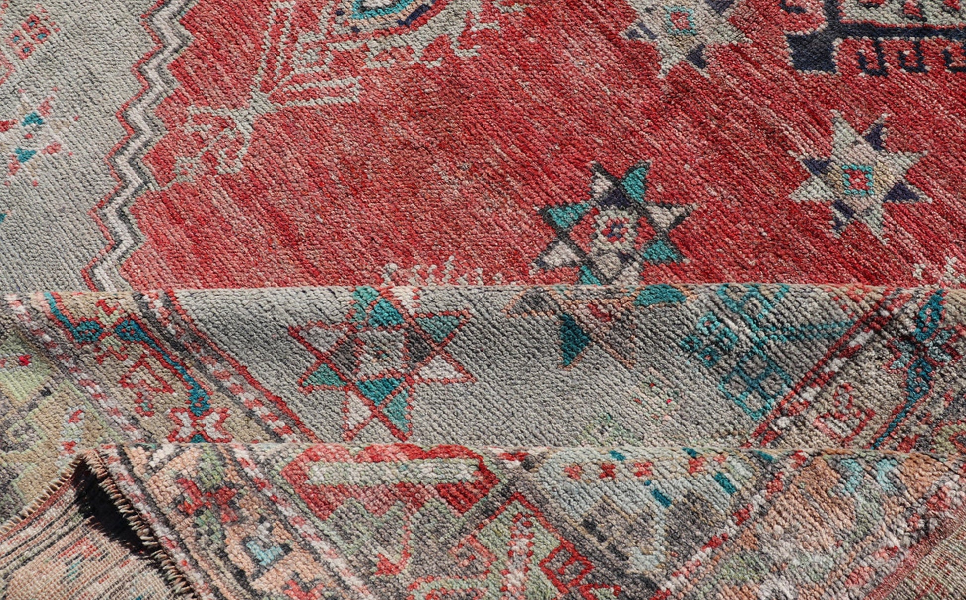 Antique Oushak in Rust, Green, Light Blue, Taupe, Brown, Teal and Silver Colors. Vibrant Medallion design Turkish antique rug, Keivan Woven Arts / rug EN - 179973, country of origin / type: Turkey / Oushak, circa 1920 This antique Turkish o... - Keivan Woven ArtsEN - 179973 - 14262Rug