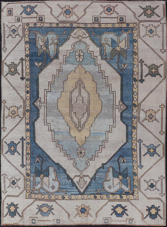 Vintage Turkish Oushak Rug with Geometric Medallion & Tribal Design. Keivan Woven Arts / rug EN - 179978, country of origin / type: Turkey / Oushak, circa 1950 Measures: 8'0 x 11'0 This vintage Oushak carpet from mid - 20th century Turkey features a... - Keivan Woven ArtsEN - 179978 - 23702Rug