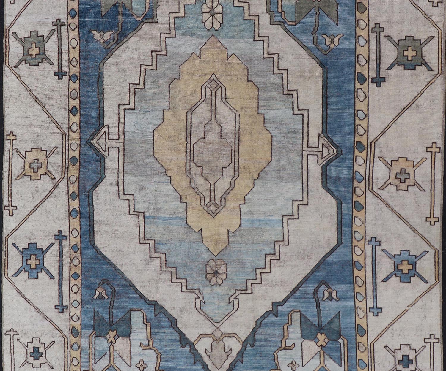 Vintage Turkish Oushak Rug with Geometric Medallion & Tribal Design. Keivan Woven Arts / rug EN - 179978, country of origin / type: Turkey / Oushak, circa 1950 Measures: 8'0 x 11'0 This vintage Oushak carpet from mid - 20th century Turkey features a... - Keivan Woven ArtsEN - 179978 - 23702Rug