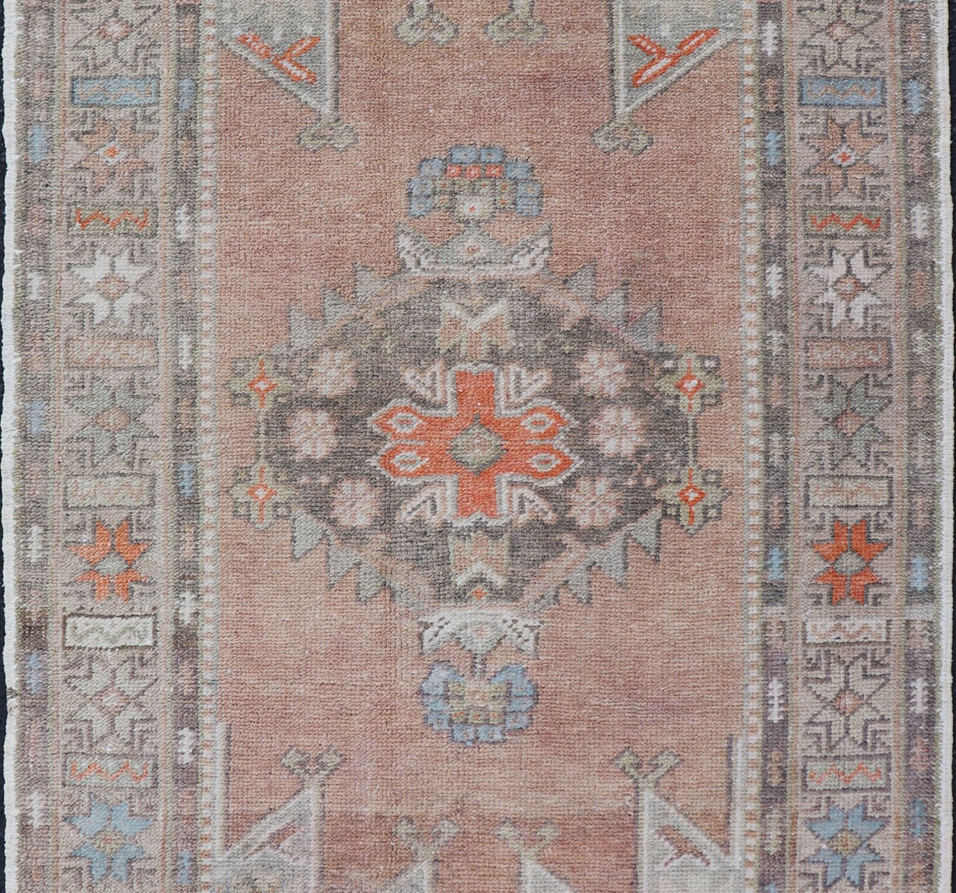 Medallion Design Vintage Turkish Oushak Rug with Salmon and Pops Of Orange Beautiful Turkish rug with cheerful design, Keivan Woven Arts / rug EN - 2338, country of origin / type: Turkey / Oushak, circa 1940 This vintage Turkish Oushak rug... - Keivan Woven ArtsEN - 2338 - 14180Rug