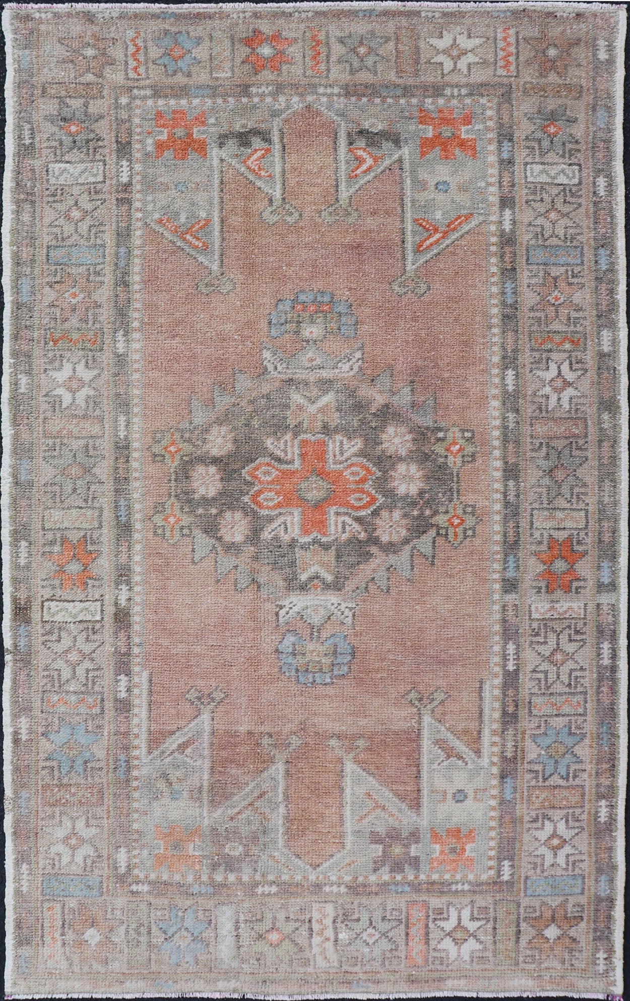 Medallion Design Vintage Turkish Oushak Rug with Salmon and Pops Of Orange Beautiful Turkish rug with cheerful design, Keivan Woven Arts / rug EN - 2338, country of origin / type: Turkey / Oushak, circa 1940 This vintage Turkish Oushak rug... - Keivan Woven ArtsEN - 2338 - 14180Rug