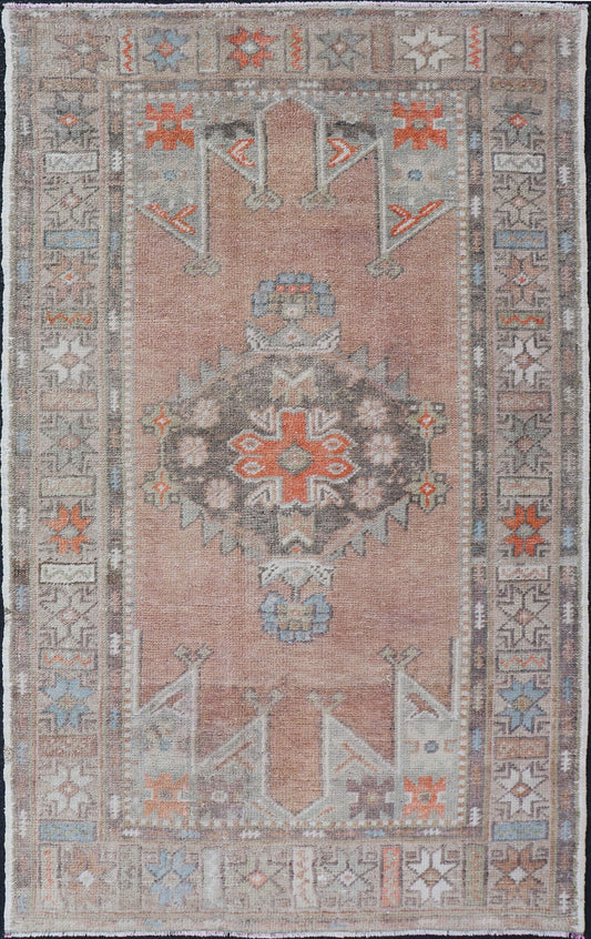 Medallion Design Vintage Turkish Oushak Rug with Salmon and Pops Of Orange Beautiful Turkish rug with cheerful design, Keivan Woven Arts / rug EN - 2338, country of origin / type: Turkey / Oushak, circa 1940 This vintage Turkish Oushak rug... - Keivan Woven ArtsEN - 2338 - 14180Rug