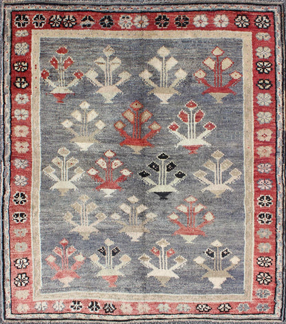 Vintage Turkish Oushak Rug in Red, Gray, Blue - Gray, Taupe and Ivory kwarugs Vintage Turkish Oushak rug in red, blue - gray, onyx, taupe and ivory, rug en - 322, country of origin / type: Turkey / Oushak, circa 1940 This vintage Turkish Oushak... - Keivan Woven ArtsEN - 322 - 4394Rug