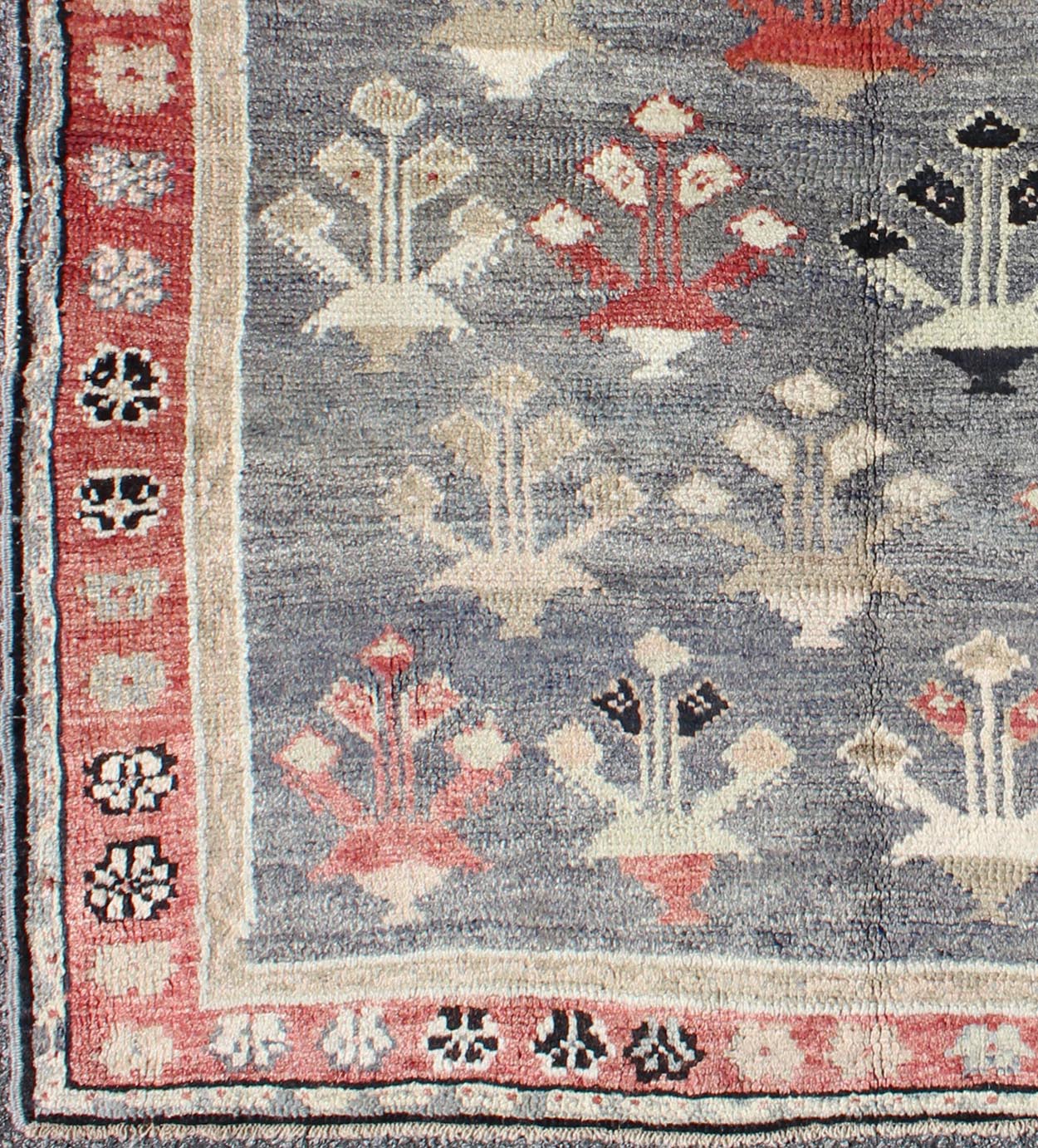 Vintage Turkish Oushak Rug in Red, Gray, Blue - Gray, Taupe and Ivory kwarugs Vintage Turkish Oushak rug in red, blue - gray, onyx, taupe and ivory, rug en - 322, country of origin / type: Turkey / Oushak, circa 1940 This vintage Turkish Oushak... - Keivan Woven ArtsEN - 322 - 4394Rug
