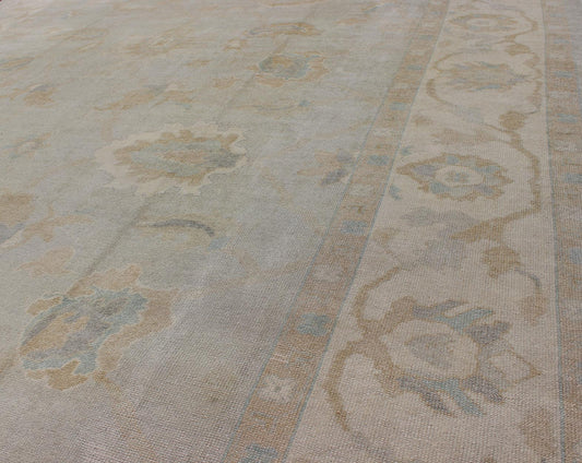 Large Turkish Oushak rug with pastel colors and Botanical design, rug en - 3266, country of origin / type: Turkey / Oushak, circa 1980. This vintage Turkish Oushak rug is remarkably elegant in both color and design. The central field of light gray... - Keivan Woven ArtsEN - 3266 - 5981Rug