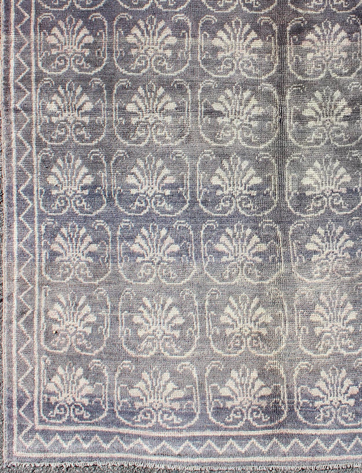 Vintage Turkish Tulu rug with all - over blossom design in dark gray and cream, rug en - 3272, country of origin type: Turkey Oushak, circa 1940 This Tulu carpet (circa mid - 20th century) features an all - over pattern of interconnected, vertically - arr... - Keivan Woven ArtsEN - 3272 - 5466Rug