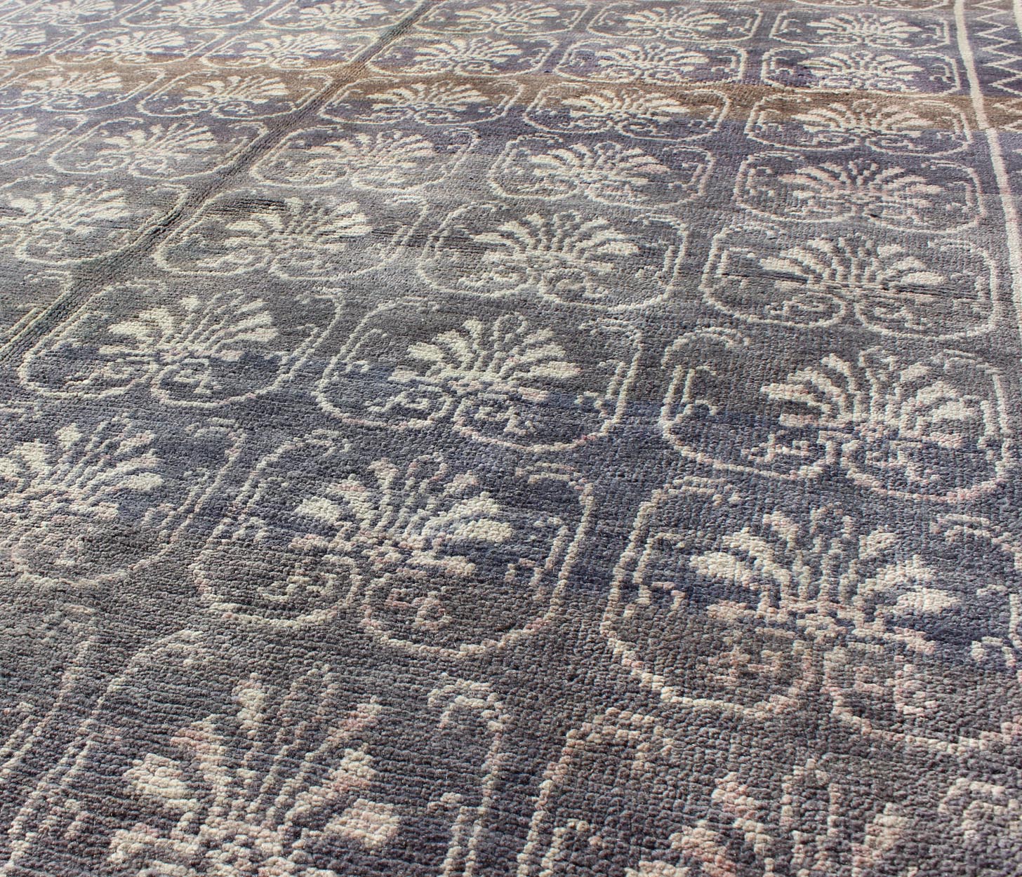 Vintage Turkish Tulu rug with all - over blossom design in dark gray and cream, rug en - 3272, country of origin type: Turkey Oushak, circa 1940 This Tulu carpet (circa mid - 20th century) features an all - over pattern of interconnected, vertically - arr... - Keivan Woven ArtsEN - 3272 - 5466Rug