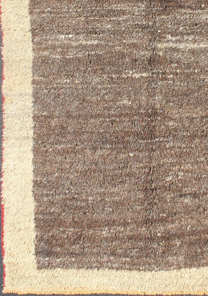 Modern & Minimalist Design Turkish Vintage Tulu Rug in Light Taupe and Brown. Vintage Tulu Turkish rug in Minimalist design and modern design with solid brown field rug EN - 3301. Keivan Woven Arts / country of origin / type: Turkey / Tulu, circa ... - Keivan Woven ArtsEN - 3301 - 5478Rug