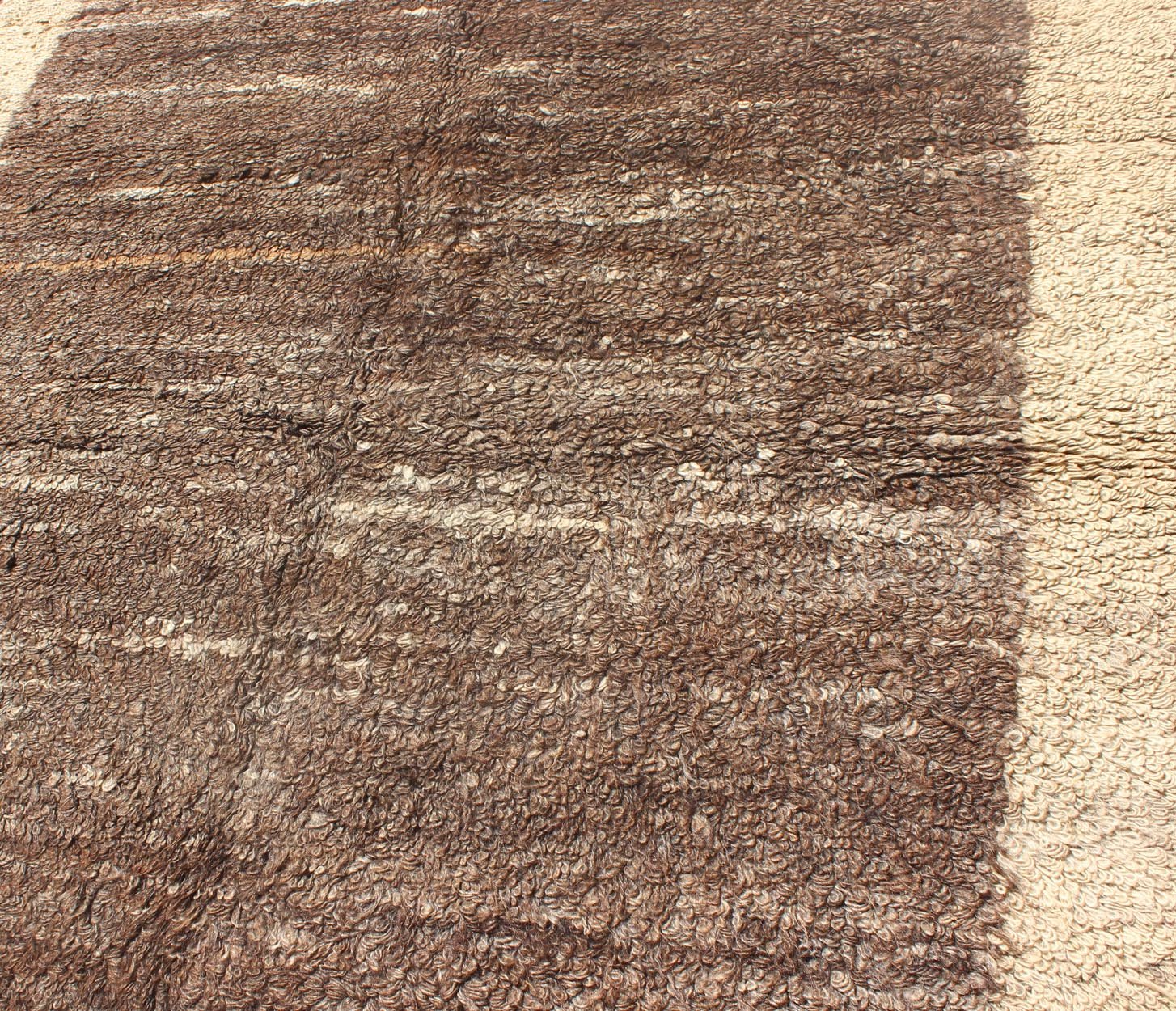 Modern & Minimalist Design Turkish Vintage Tulu Rug in Light Taupe and Brown. Vintage Tulu Turkish rug in Minimalist design and modern design with solid brown field rug EN - 3301. Keivan Woven Arts / country of origin / type: Turkey / Tulu, circa ... - Keivan Woven ArtsEN - 3301 - 5478Rug