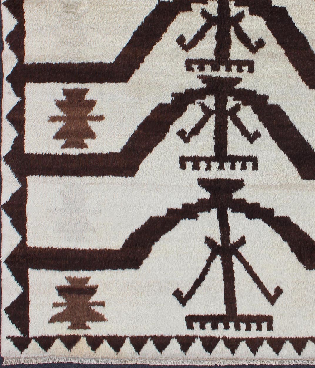 Turkish Tulu Carpet with Mid Century Modern Design in Brown, Off - White and Blue. Vintage Tulu in Natural colors of brown, off white in mid century modern Design. Keivan Woven Arts rug/EN - 3303 origin/turkey Tulu rugs, The wool used in these ... - Keivan Woven ArtsEN - 3303 - 5985Rug