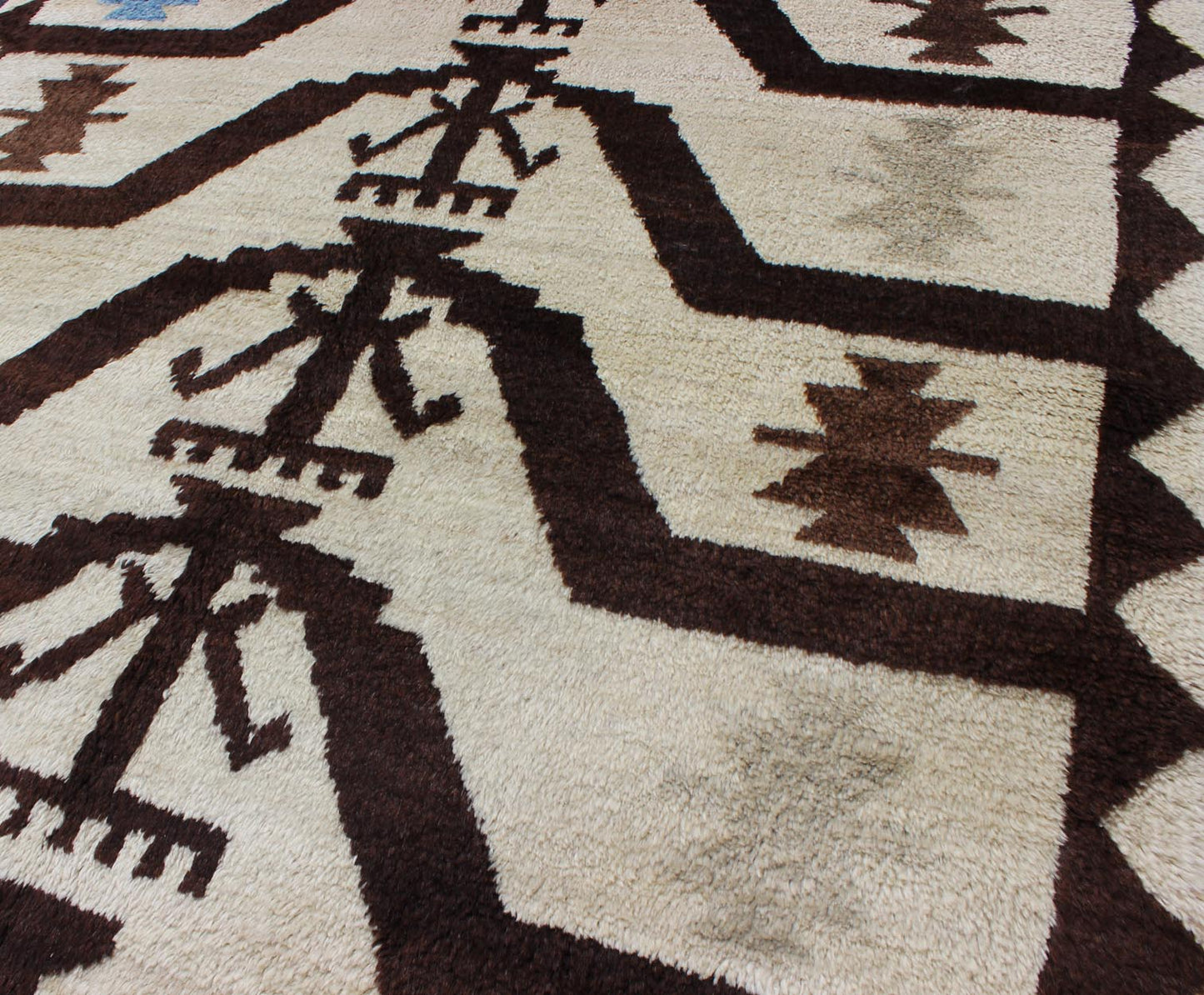 Turkish Tulu Carpet with Mid Century Modern Design in Brown, Off - White and Blue. Vintage Tulu in Natural colors of brown, off white in mid century modern Design. Keivan Woven Arts rug/EN - 3303 origin/turkey Tulu rugs, The wool used in these ... - Keivan Woven ArtsEN - 3303 - 5985Rug