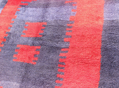 Turkish Tulu Rug with Modern Minimalist Design in Blue, Red and Luxurious Wool. Measures: 4'2 x 5'5 Fine wool and great condition Turkish Tulu Rug with a Modern Design, Keivan Woven Arts/ rug EN - 3305, country of origin / type: Turkey / T... - Keivan Woven ArtsEN - 3305 - 5482Rug