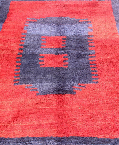 Turkish Tulu Rug with Modern Minimalist Design in Blue, Red and Luxurious Wool. Measures: 4'2 x 5'5 Fine wool and great condition Turkish Tulu Rug with a Modern Design, Keivan Woven Arts/ rug EN - 3305, country of origin / type: Turkey / T... - Keivan Woven ArtsEN - 3305 - 5482Rug