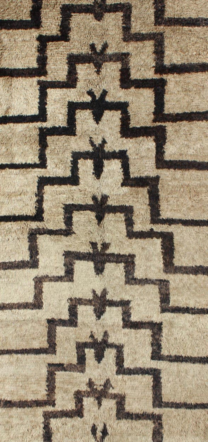 Made with very fine wool and Angora blend, this vintage Turkish Tulu carpet displays Mid - Century Modern design with connected Tribal pattern in brown and tan, Rug EN - 3312 / Keivan Woven Arts / country of origin / type: Turkey / Tulu circa mid - 20th cent... - Keivan Woven ArtsEN - 3312 - 5508Rug