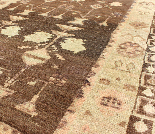 Vintage Turkish Oushak Carpet with Tribal Design Set on Brown Background Turkish Oushak Carpet with Tribal Design rug/en - 337 origin/turkey kwarugs This vintage Turkish Oushak rug features an intricately beautiful design. The various triba... - Keivan Woven ArtsEN - 337 - 4820Rug