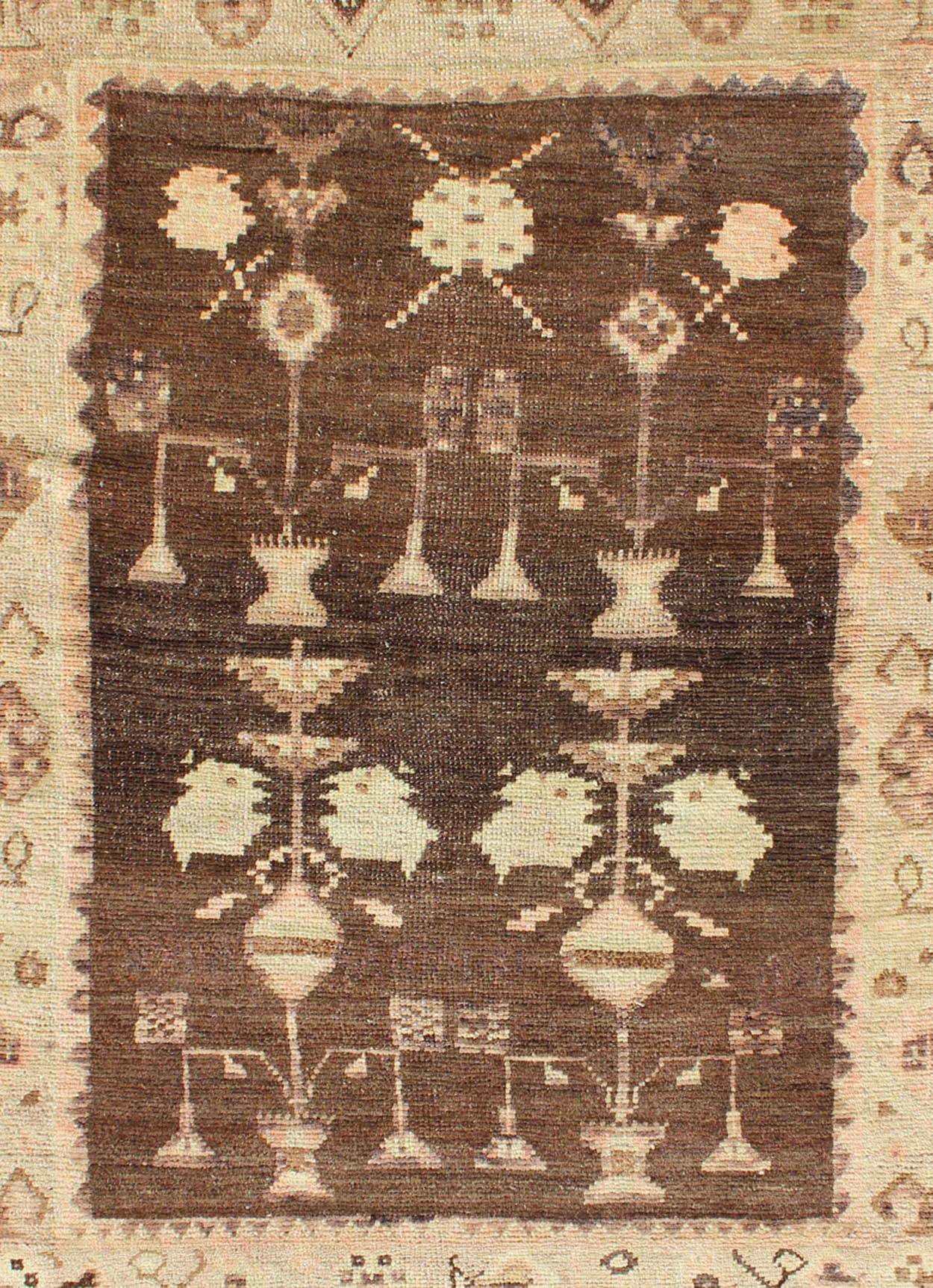 Vintage Turkish Oushak Carpet with Tribal Design Set on Brown Background Turkish Oushak Carpet with Tribal Design rug/en - 337 origin/turkey kwarugs This vintage Turkish Oushak rug features an intricately beautiful design. The various triba... - Keivan Woven ArtsEN - 337 - 4820Rug