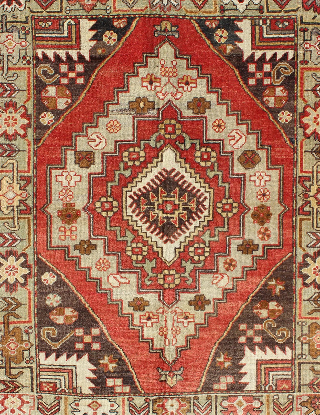 Multi - layered medallion vintage Turkish Oushak rug in red, brown, mint green, rug en - 3914, country of origin / type: Turkey / Oushak, circa mid - 20th century This vintage Turkish Oushak rug (circa mid - 20th century) features a unique blend of colo... - Keivan Woven ArtsEN - 3914 - 1100Rug