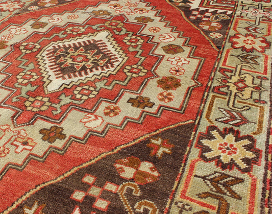 Multi - layered medallion vintage Turkish Oushak rug in red, brown, mint green, rug en - 3914, country of origin / type: Turkey / Oushak, circa mid - 20th century This vintage Turkish Oushak rug (circa mid - 20th century) features a unique blend of colo... - Keivan Woven ArtsEN - 3914 - 1100Rug