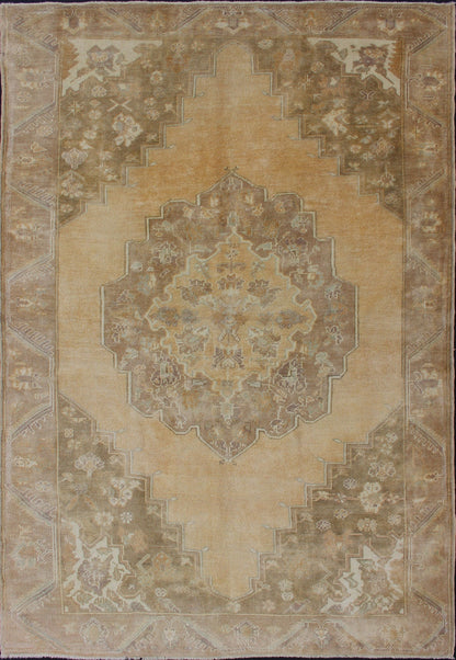 Taupe and Light Brown Turkish Oushak Vintage Rug with Floral Central Medallion, rug en - 3925, country of origin / type: Turkey / Oushak, circa mid - 20th century This vintage Turkish Oushak rug (circa mid - 20th century) features a unique blend of co... - Keivan Woven ArtsEN - 3925 - 1612Rug
