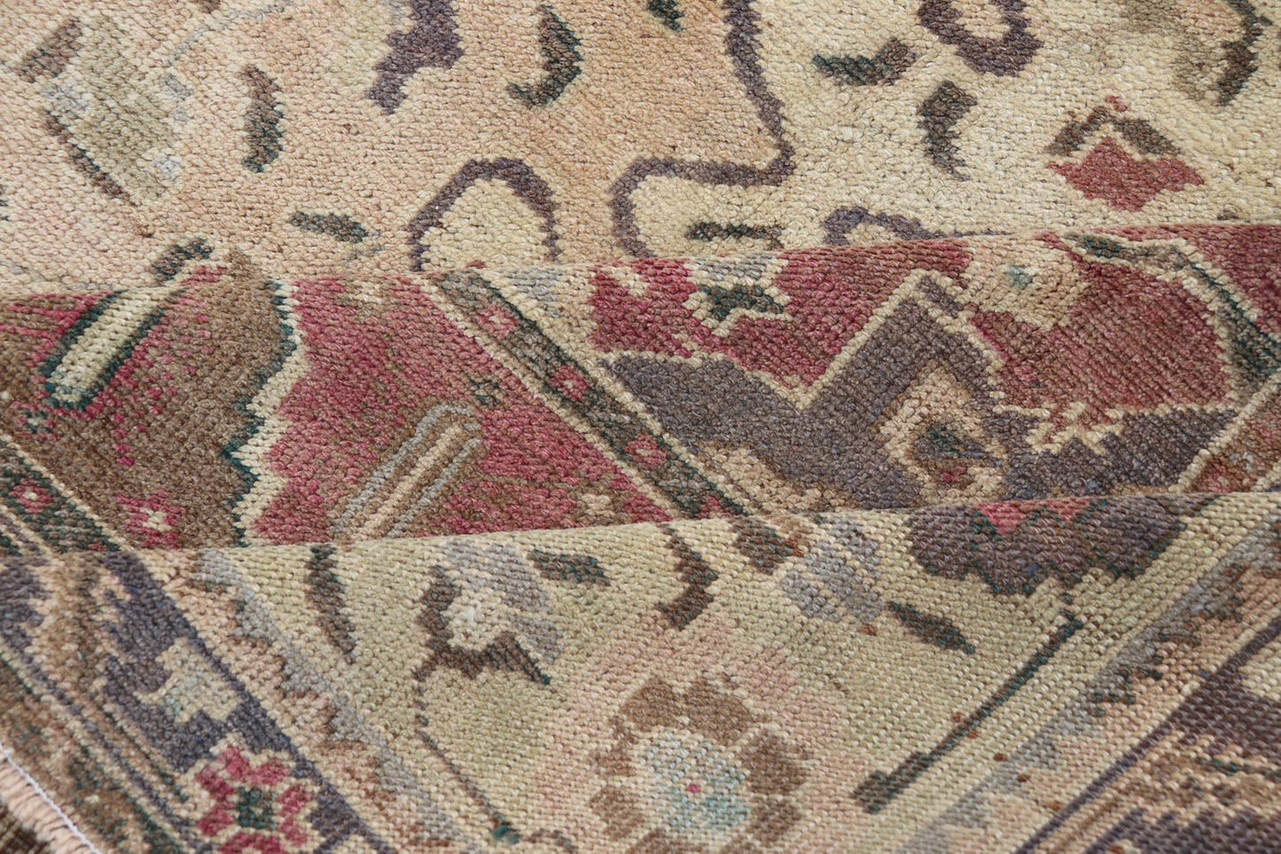 Turkish Oushak Rug Vintage with Layered Medallion in Ivory, Red, Blue and Olive, rug en - 421, country of origin / type: Turkey / Oushak, circa mid - 20th century This vintage Turkish Oushak rug (circa mid - 20th century) features a unique blend of co... - Keivan Woven ArtsEN - 421 - 4824Rug