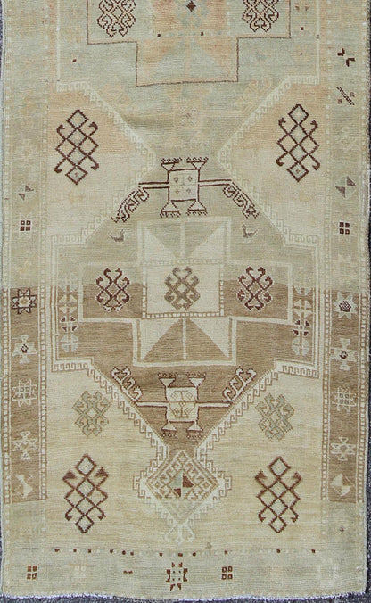 Mid - Century Vintage Turkish Oushak Runner with Geometric Tribal Medallions, rug en - 4261, country of origin / type: Turkey / Oushak, circa mid - 20th century This vintage Turkish Oushak gallery rug (circa mid - 20th century) features a unique blend o... - Keivan Woven ArtsEN - 4261 - 4888Rug