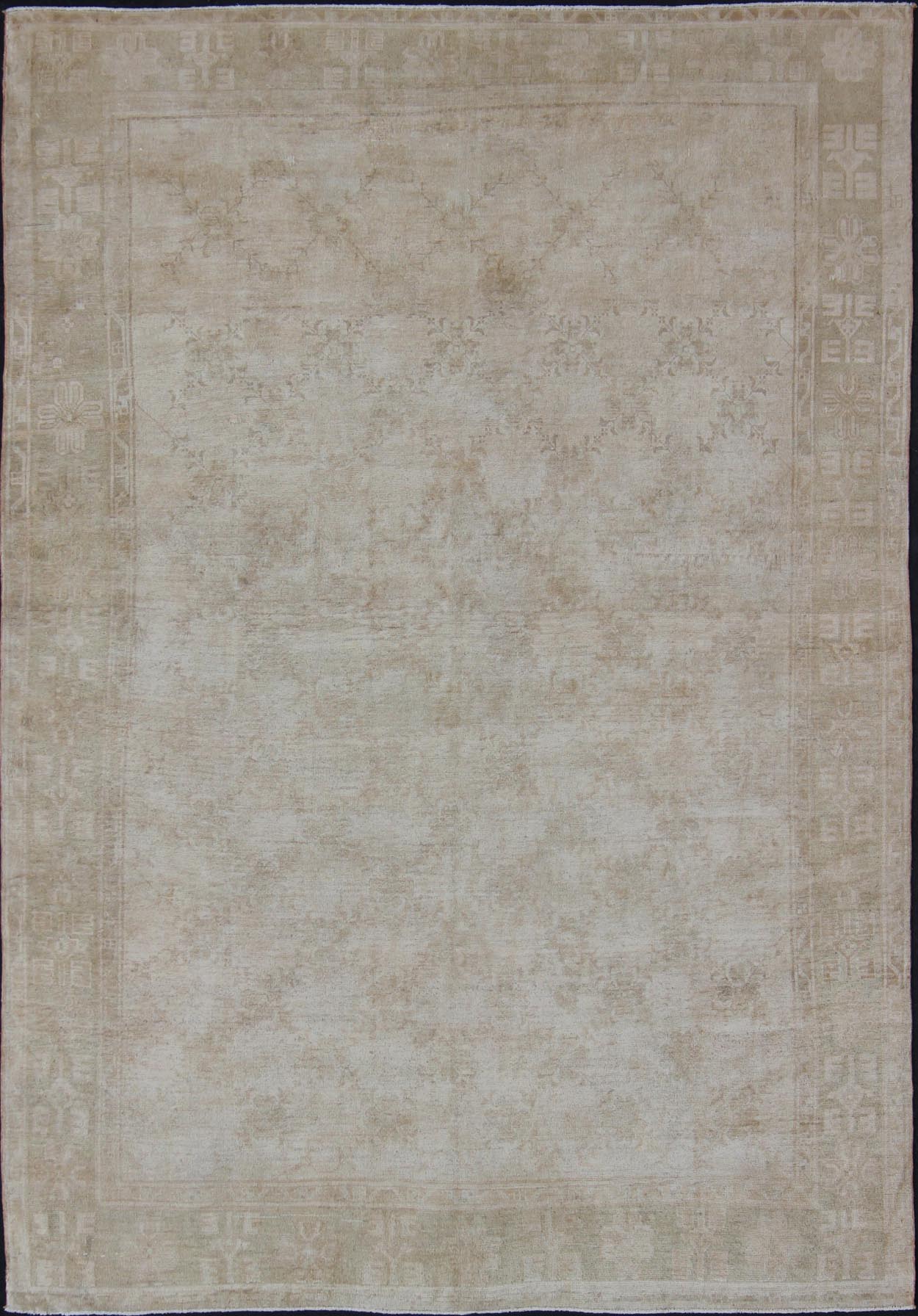 Oushak Rug with Light Color Palette and Repeating Flower Pattern Antique Turkish Oushak with Light Floral and Geometric Design, rug en - 4273, country of origin / type: Turkey / Oushak, circa 1930 This antique Oushak carpet from 1930s Turke... - Keivan Woven ArtsEN - 4273 - 3162Rug