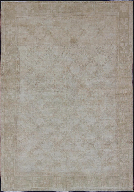 Oushak Rug with Light Color Palette and Repeating Flower Pattern Antique Turkish Oushak with Light Floral and Geometric Design, rug en - 4273, country of origin / type: Turkey / Oushak, circa 1930 This antique Oushak carpet from 1930s Turke... - Keivan Woven ArtsEN - 4273 - 3162Rug