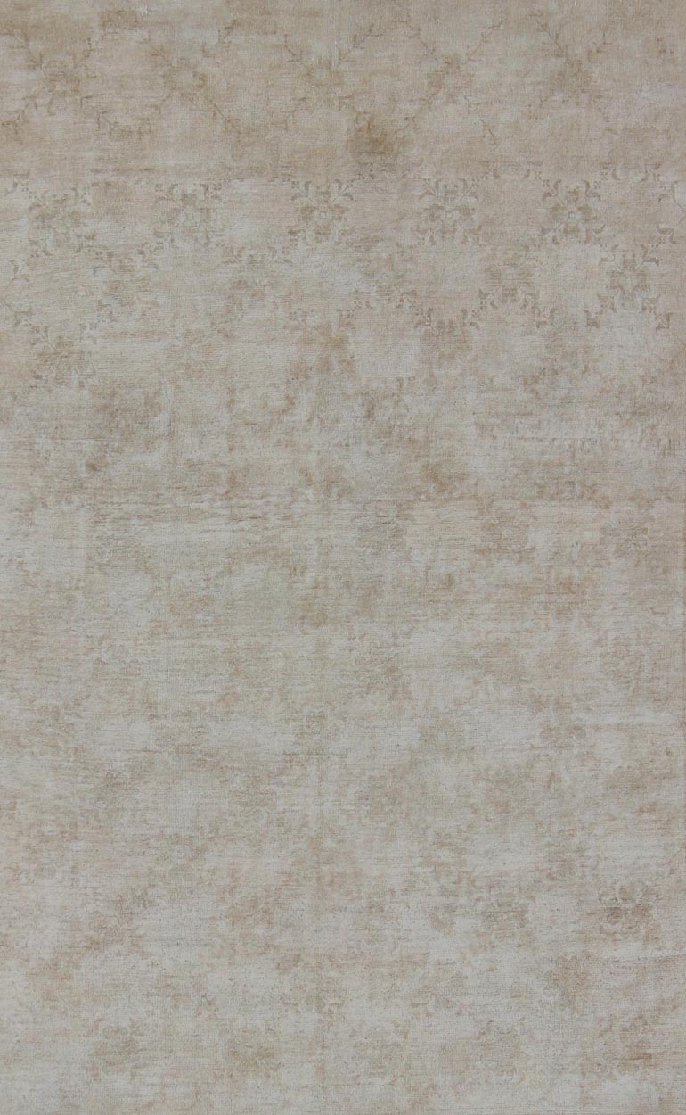 Oushak Rug with Light Color Palette and Repeating Flower Pattern Antique Turkish Oushak with Light Floral and Geometric Design, rug en - 4273, country of origin / type: Turkey / Oushak, circa 1930 This antique Oushak carpet from 1930s Turke... - Keivan Woven ArtsEN - 4273 - 3162Rug