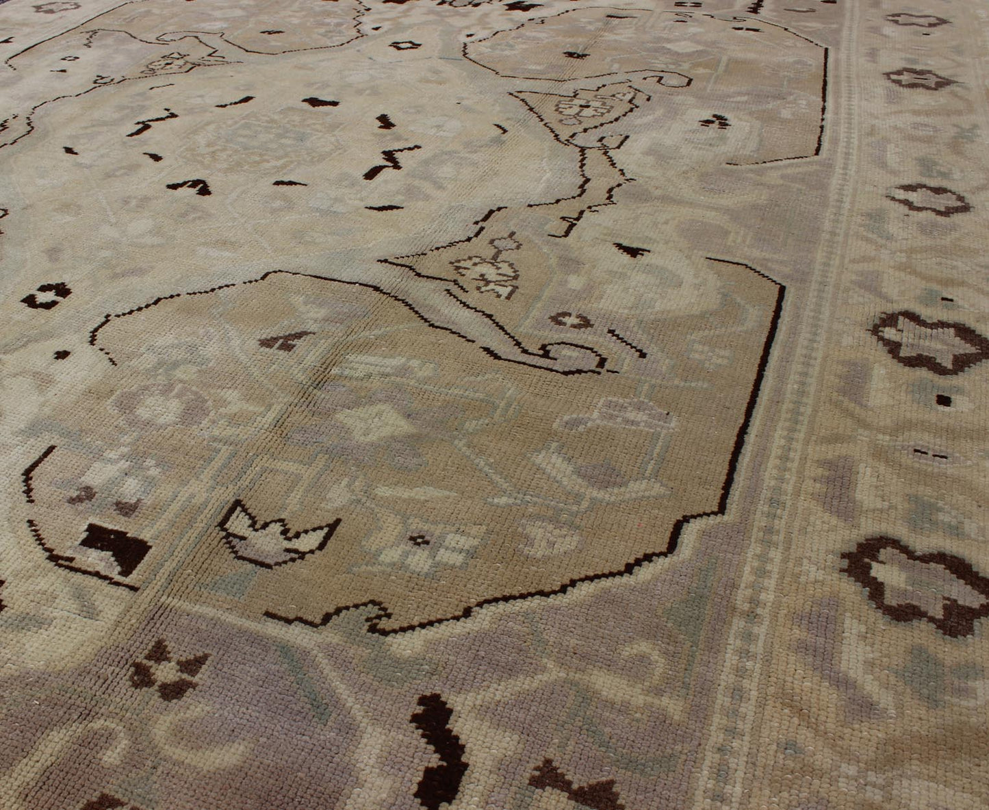 Earthy Vintage Turkish Oushak Carpet with Multi - Medallions and Neutral Colors Vintage Turkish Oushak Carpet in Neutral Colors rug/en - 4365 origin/turkey kwarugs Produced in mid - 20th century Turkey, this earthy vintage Oushak is characte... - Keivan Woven ArtsEN - 4365 - 1622Rug