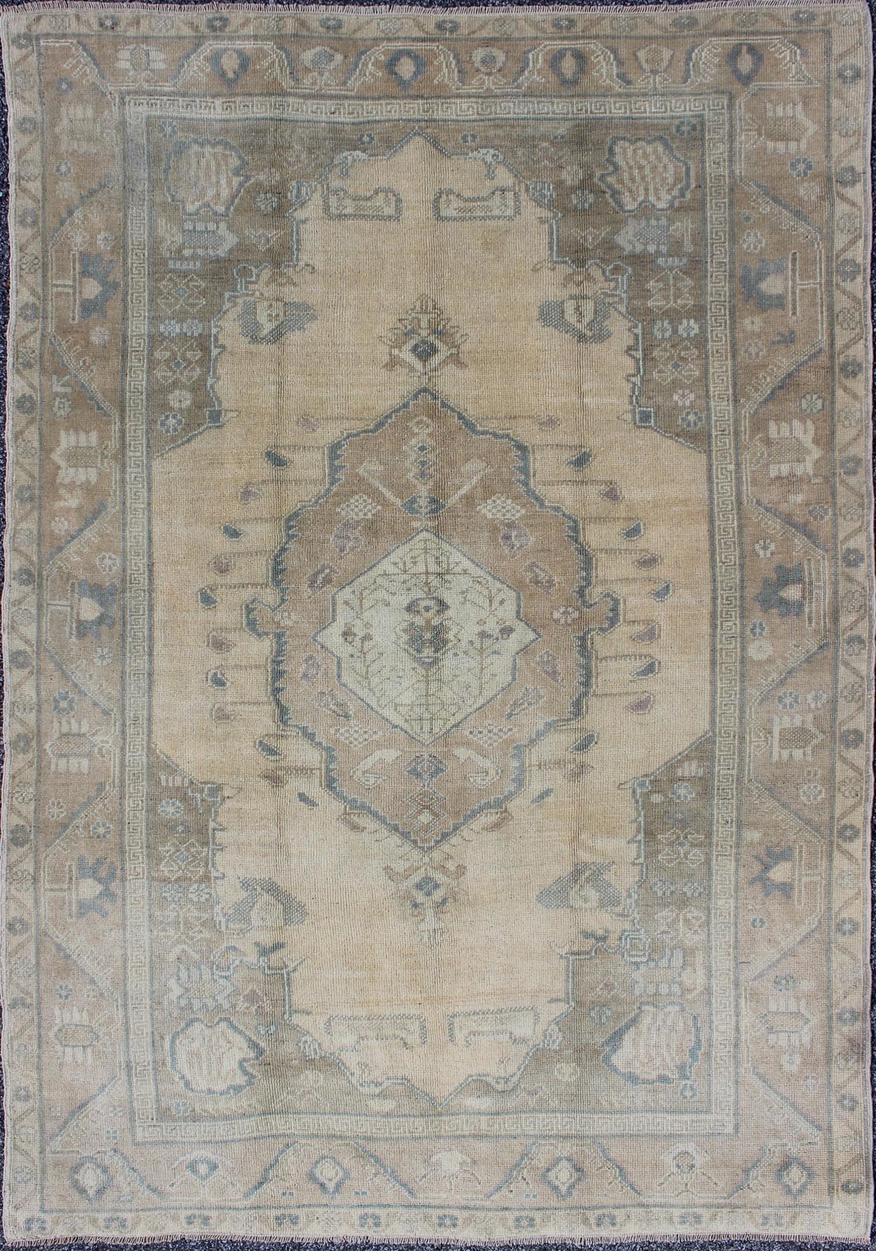 Vintage Turkish Oushak Rug with Tribal Medallion in Ivory, Camel, and Gray, rug en - 4372, country of origin / type: Turkey / Oushak, circa mid - 20th century This vintage Turkish Oushak rug (circa mid - 20th century) features a unique blend of colors... - Keivan Woven ArtsEN - 4372 - 1626Rug