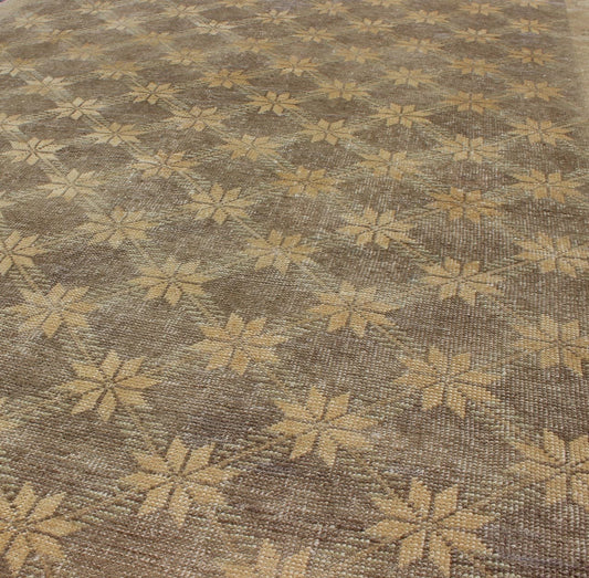 Brown Mid - Century Vintage Turkish Oushak Rug with Floral / Star Lattice Pattern, rug en - 4463, country of origin / type: Turkey / Oushak, circa mid - 20th century The design of this beautiful vintage Oushak rug from mid - 20th century Turkey is enhan... - Keivan Woven ArtsEN - 4463 - 2059Rug