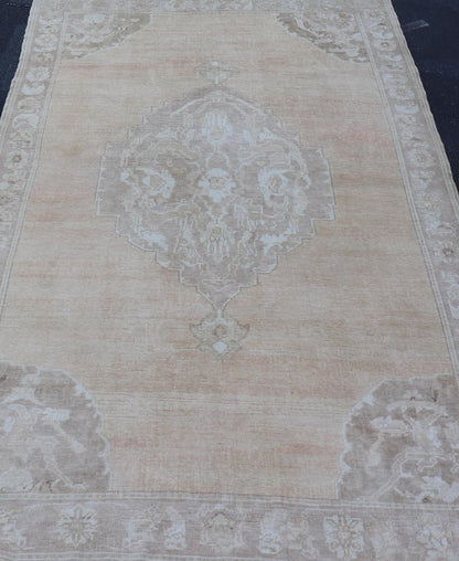 Vintage Turkish Oushak Rug with Floral Medallion in Faded Orange and Light Brown Vintage Hand Knotted Turkish Oushak rug with ornate floral medallion in faded orange, camel and light brown, Keivan Woven Arts / rug en - 4544, country of origin ... - Keivan Woven ArtsEN - 4544 - 1630Rug