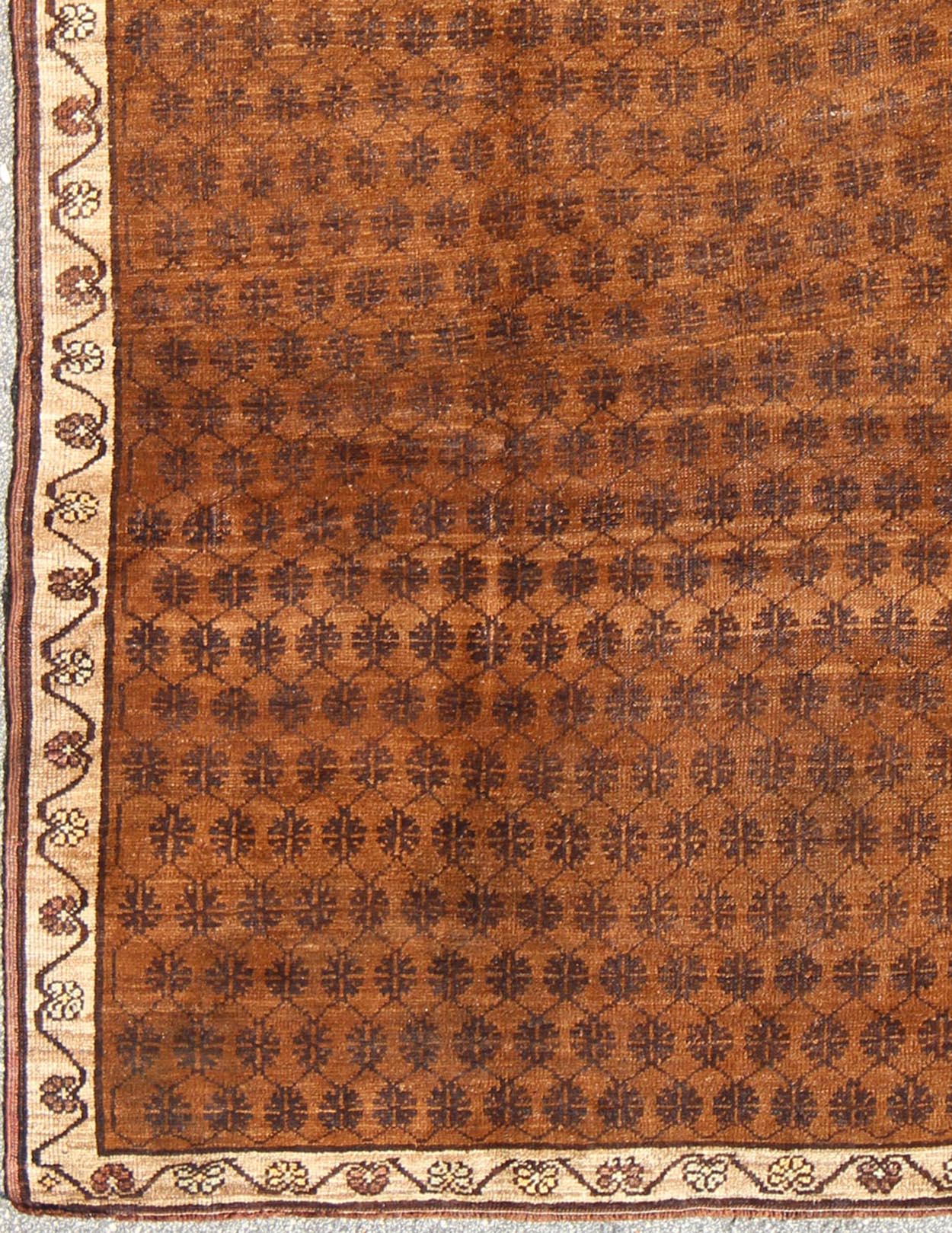 Vintage Turkish Kars rug with modern Latticework pattern in shades of brown, Keivan Woven Arts / rug EN - 480, country of origin / type: Turkey / Oushak, circa mid - 20th century. Set on a brown field with an all - over modern/Mid - Century Modern patte... - Keivan Woven ArtsEN - 480 - 6608Rug