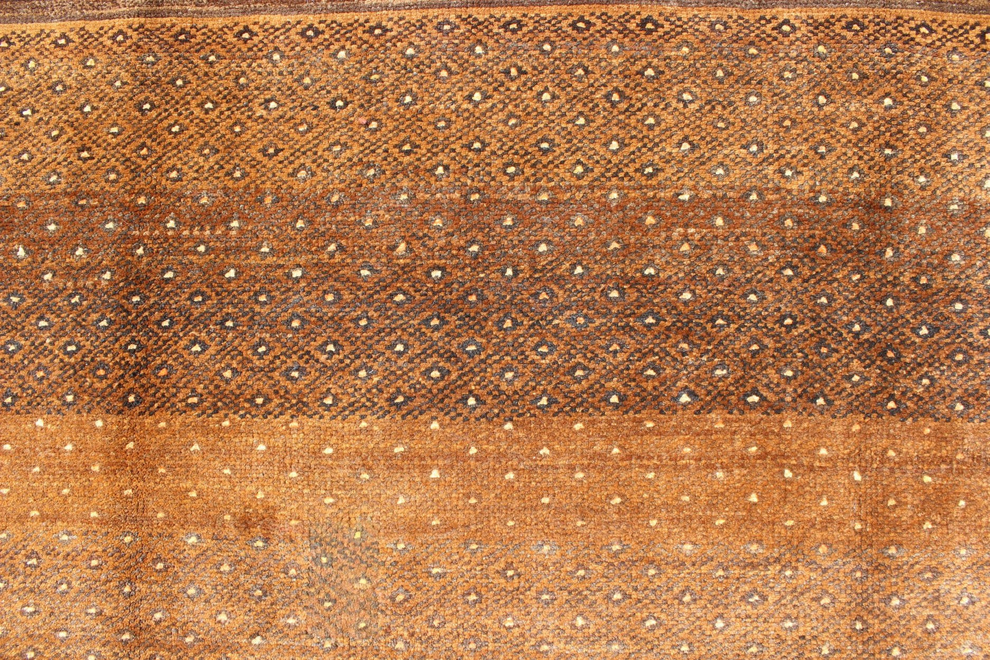 Vintage Turkish Kars Rug With All - Over Small Tribal Design in Shades of Brown's. Keivan Woven Arts / rug EN - 484, country of origin / type: Turkey / Oushak, circa mid - 20th century. Set on a brown field with an all - over modern/tribal pattern, this... - Keivan Woven ArtsEN - 484 - 4416Rug