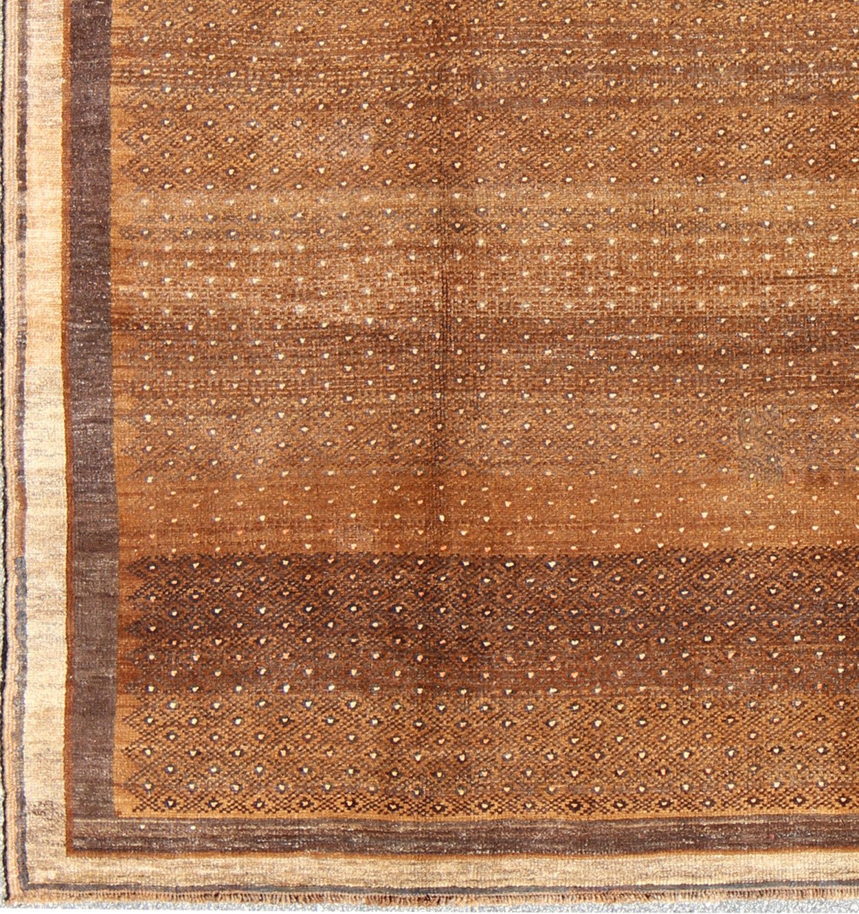 Vintage Turkish Kars Rug With All - Over Small Tribal Design in Shades of Brown's. Keivan Woven Arts / rug EN - 484, country of origin / type: Turkey / Oushak, circa mid - 20th century. Set on a brown field with an all - over modern/tribal pattern, this... - Keivan Woven ArtsEN - 484 - 4416Rug