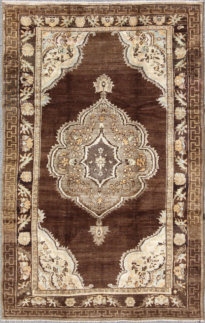 Brown Background Floral Medallion Vintage Turkish Oushak Rug in Ivory and Taupe, rug en - 505, country of origin / type: Turkey / Oushak, circa mid - 20th century This vintage Turkish Oushak rug (circa mid - 20th century) features a unique blend of co... - Keivan Woven ArtsEN - 505 - 5973Rug