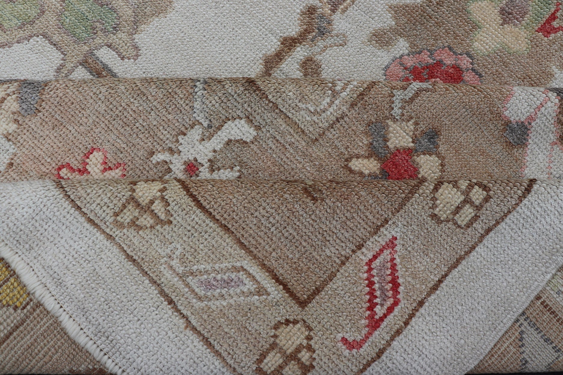 Over - Sized Oushak Turkish Rug With Large Scale Sub Geometric Design Keivan Woven Arts - Large Turkish Oushak rug with array of light and medium tone colors and large scale tribal design, rug EN - 5059, country of origin / type: Turkey / Oushak, 201... - Keivan Woven ArtsEN - 5059 - 14468Rug
