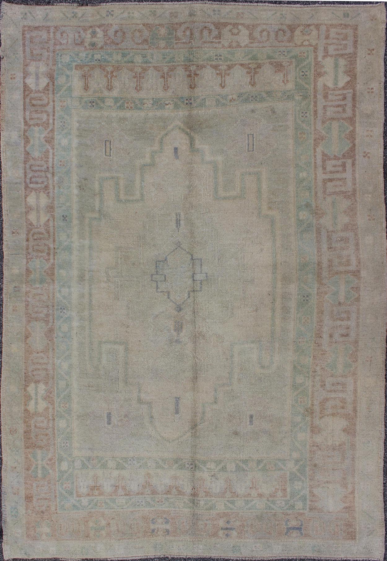Pale Color Turkish Hand Knotted Oushak Rug With Geometric Motifs in Light Brown, Tan & Green Faded Vintage Turkish Oushak rug with geometric motifs in brown, tan taupe and green, Keivan Woven Arts / rug en - 515, country of origin / type: Turkey /... - Keivan Woven ArtsEN - 515 - 4834Rug