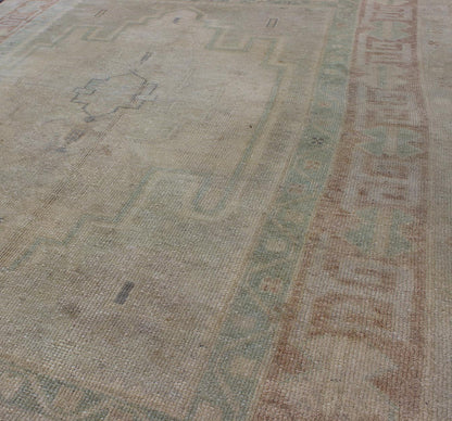 Pale Color Turkish Hand Knotted Oushak Rug With Geometric Motifs in Light Brown, Tan & Green Faded Vintage Turkish Oushak rug with geometric motifs in brown, tan taupe and green, Keivan Woven Arts / rug en - 515, country of origin / type: Turkey /... - Keivan Woven ArtsEN - 515 - 4834Rug
