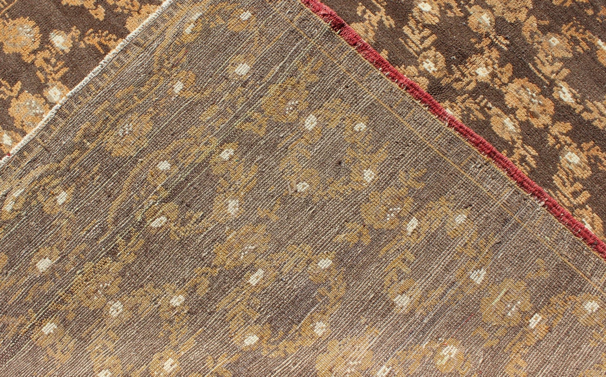 All - Over Floral Wreath Design Turkish Oushak Rug with Brown Background Measures: 4'5 x 7'4 The design of this beautiful vintage Oushak rug from mid - 20th century Turkey is enhanced by its rich colored wool. The brown ground is home to an a... - Keivan Woven ArtsEN - 534 - 3678Rug