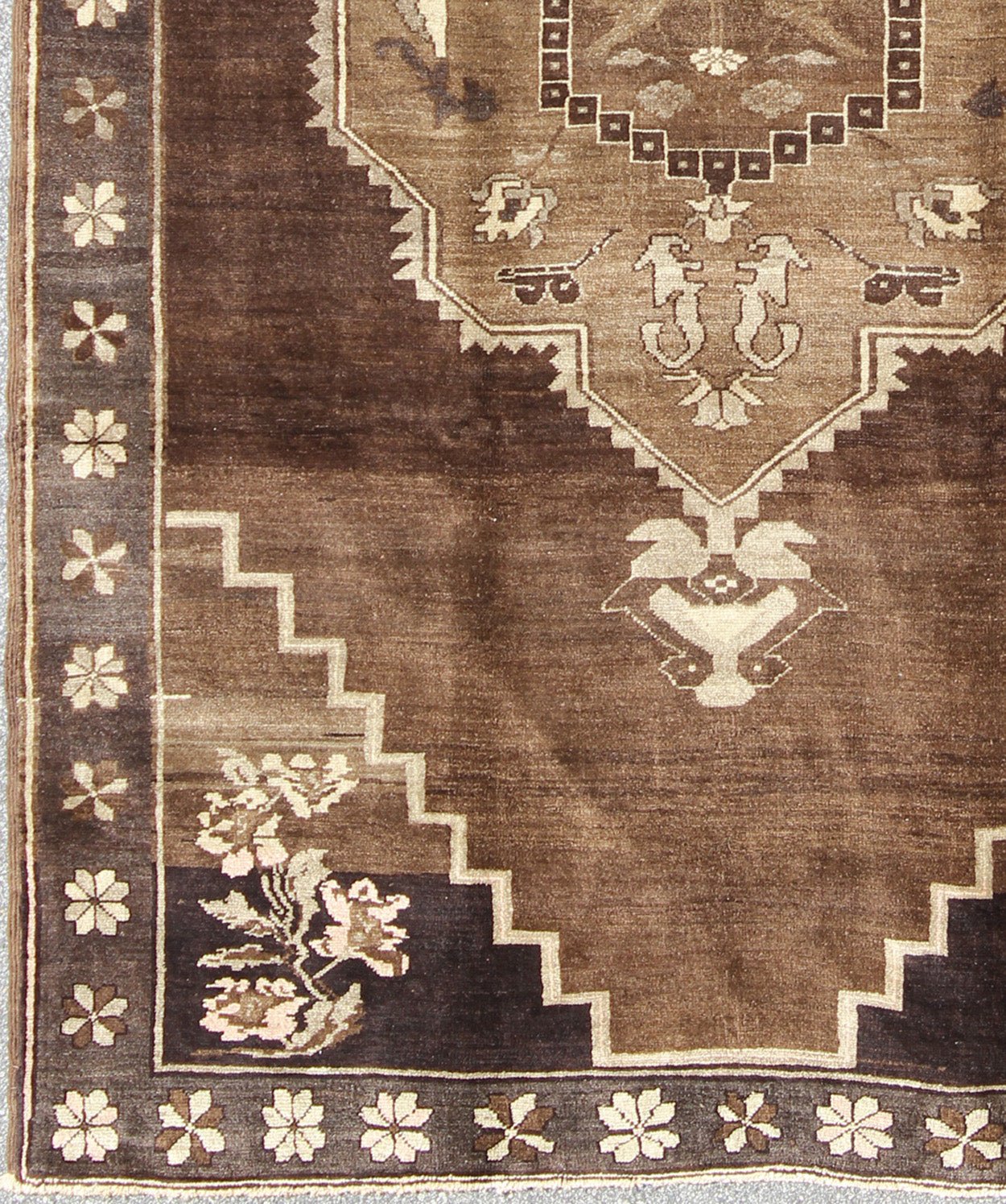 Vintage Brown Turkish Rug with Geometric Design in Various Brown Colors. Keivan Woven Arts / Rug / EN - 550 / Mid - 20th Century / Hand Woven in Turkey. Turkish Kilim. Set on a variation of light and dark brown and gray colors, the pale taupe and l... - Keivan Woven ArtsEN - 550 - 3421Rug