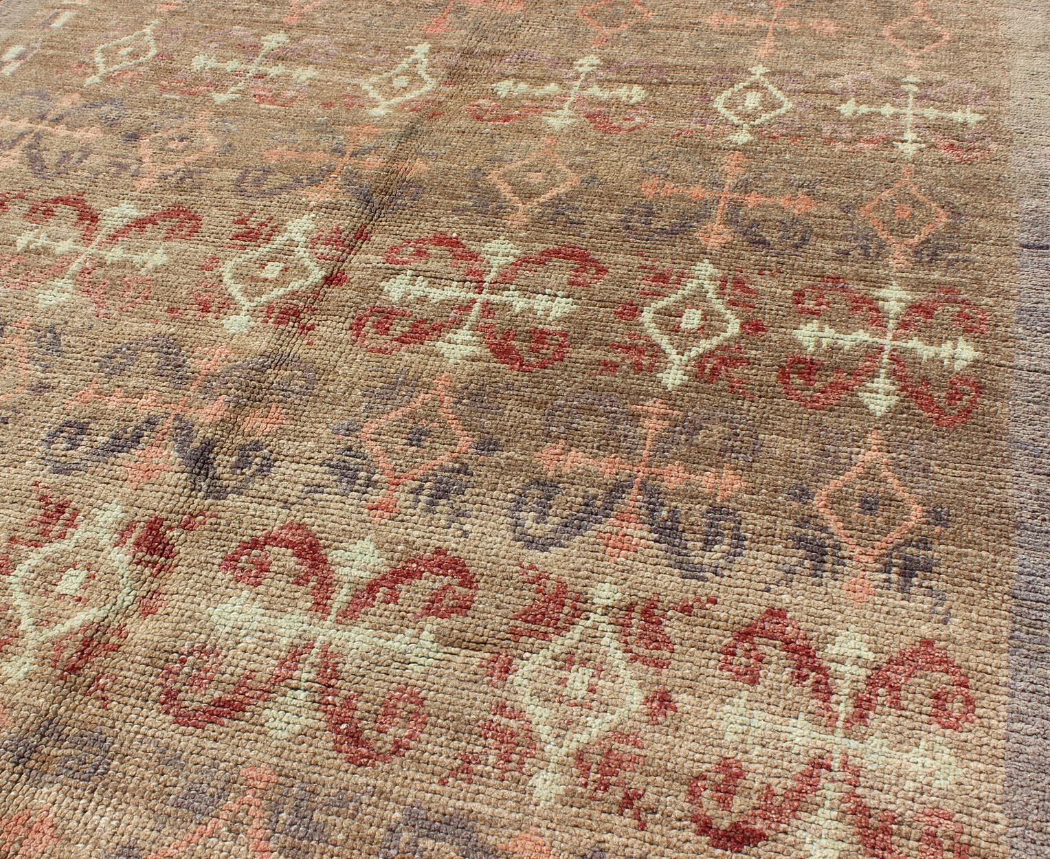 Vintage Turkish Carpet with All - Over Design Set on Light Taupe Field Turkish Carpet with All - Over Design Set on Light Taupe Field rug/en - 601 origin/turkey kwarugs The design of this beautiful vintage Turkish rug from mid - 20th century Turk... - Keivan Woven ArtsEN - 601 - 4426Rug