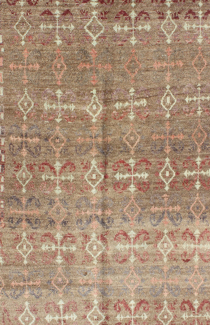 Vintage Turkish Carpet with All - Over Design Set on Light Taupe Field Turkish Carpet with All - Over Design Set on Light Taupe Field rug/en - 601 origin/turkey kwarugs The design of this beautiful vintage Turkish rug from mid - 20th century Turk... - Keivan Woven ArtsEN - 601 - 4426Rug
