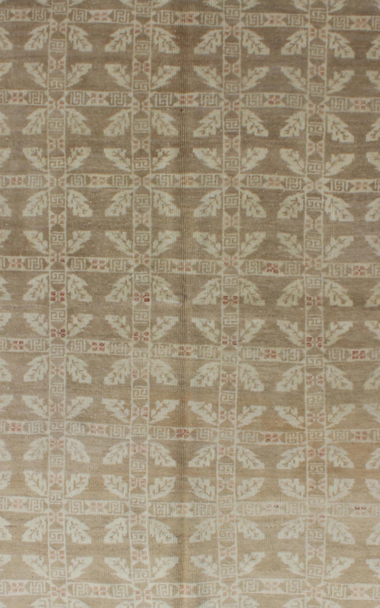 All - Over Ivory Wreath Design Vintage Turkish Oushak Rug, rug en - 603, country of origin / type: Turkey / Oushak, circa mid - 20th century This vintage Turkish Oushak carpet (circa mid - 20th century) features an all - over pattern of small, ivory - color... - Keivan Woven ArtsEN - 603 - 4430Rug