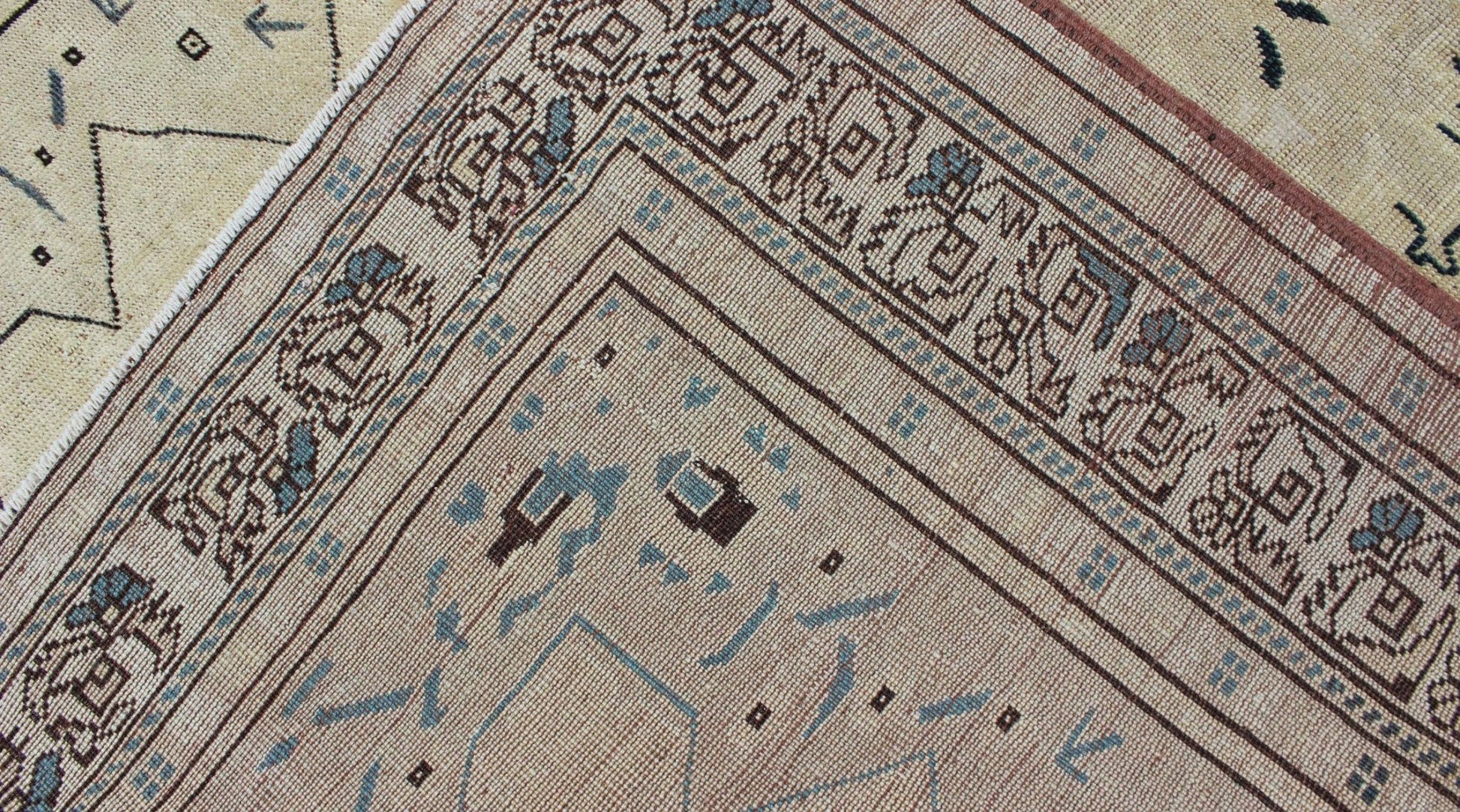 Keivan Woven Arts - Vintage Turkish Oushak Geometric Rug in Butter, Cream, Black, Taupe & Teal, Medallion design Vintage Turkish Oushak Geometric Rug in Butter, Cream, Black, Taupe & Teal , rug en - 615, country of origin / type: Turkey / Oushak, circa 194... - Keivan Woven ArtsEN - 615 - 4440Rug