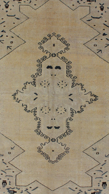 Keivan Woven Arts - Vintage Turkish Oushak Geometric Rug in Butter, Cream, Black, Taupe & Teal, Medallion design Vintage Turkish Oushak Geometric Rug in Butter, Cream, Black, Taupe & Teal , rug en - 615, country of origin / type: Turkey / Oushak, circa 194... - Keivan Woven ArtsEN - 615 - 4440Rug
